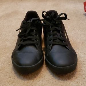 Black low top shoes